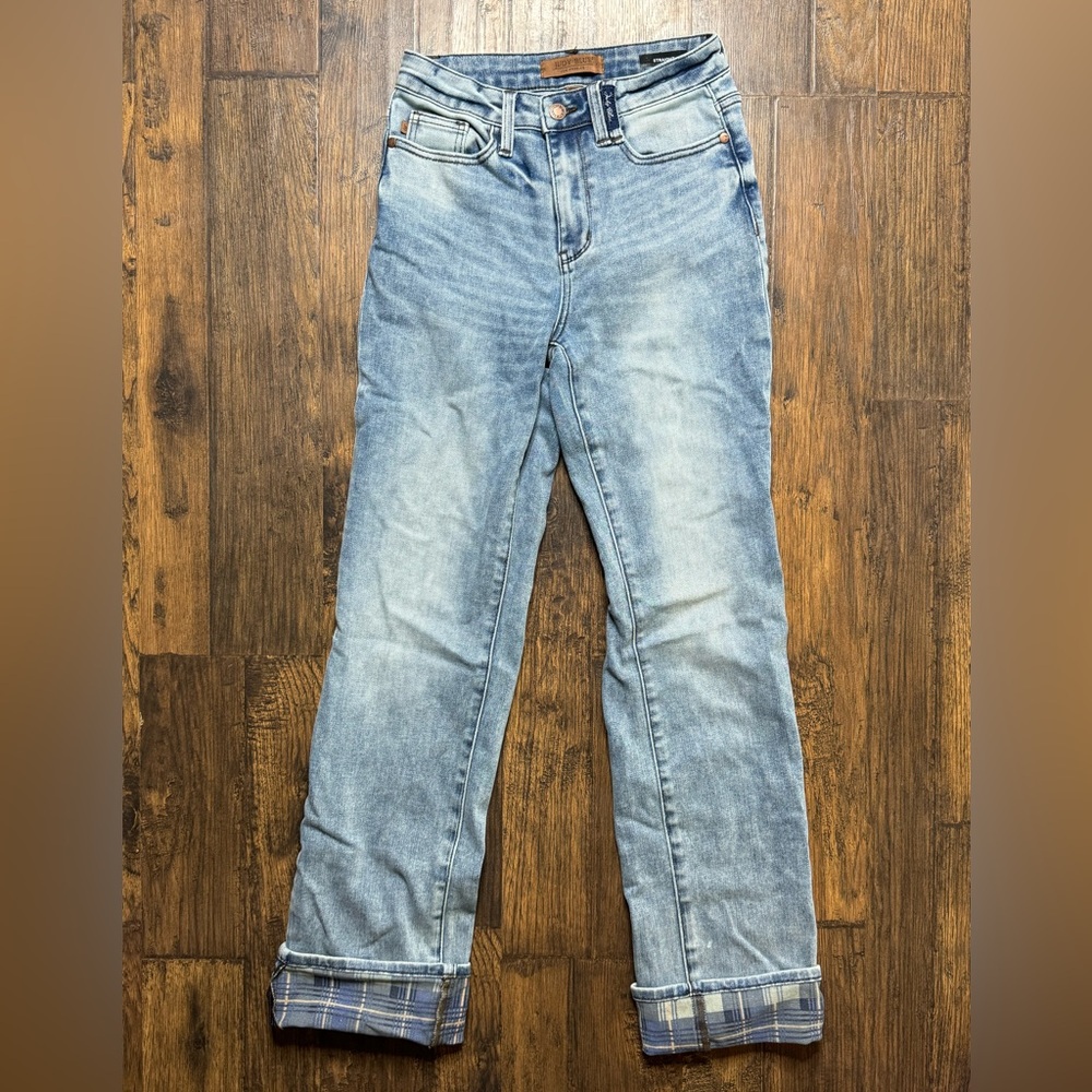 Judy Blue “Might Be Plaid” Jeans. 25.